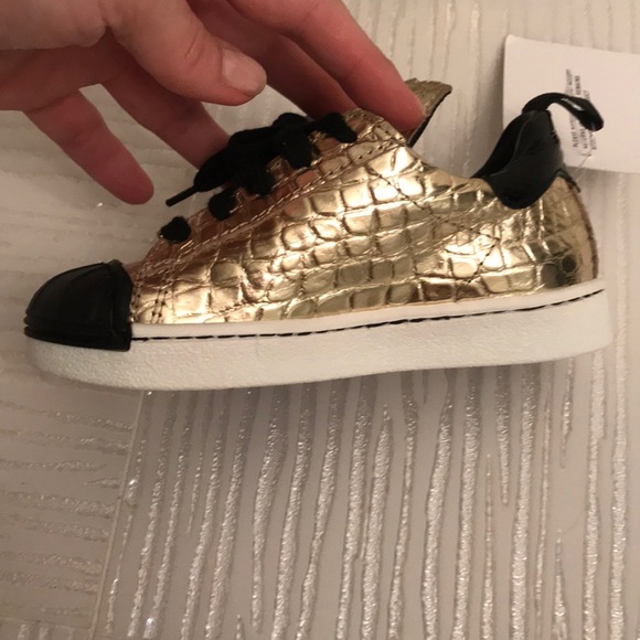 Shoes - Picture 6 of 7